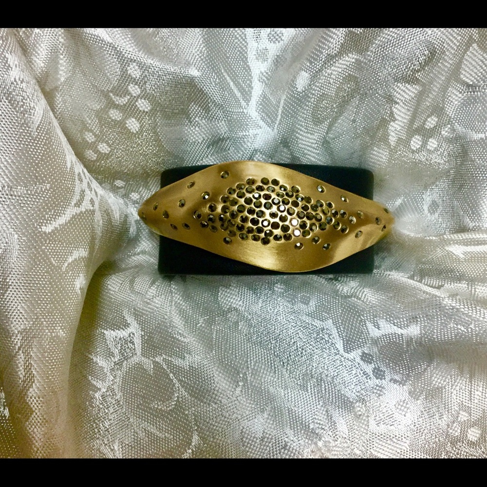 Beautiful Goldtone Bangle Bracelet with Crystals